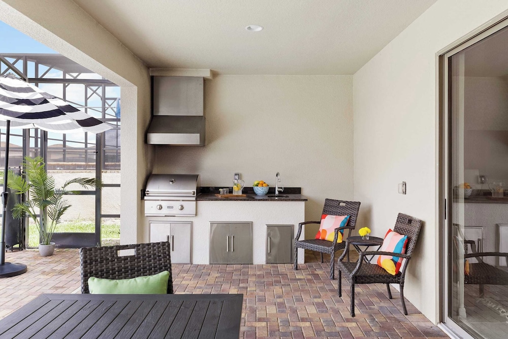 Sleeps 20! Resort Home Near Disney, Pool+game Room Twice-as-nice by Avantstay