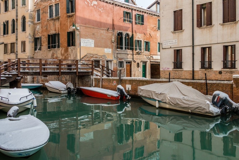 Venice Canal View Boutique Apartment