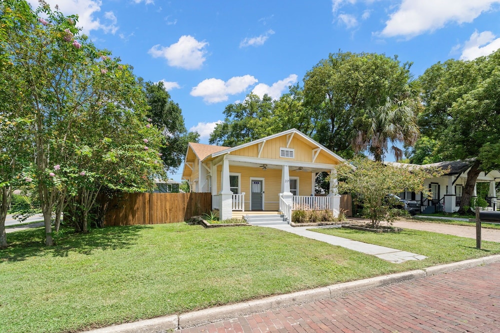 NEW Lakeland Landing Cute Bungalow by Downtown