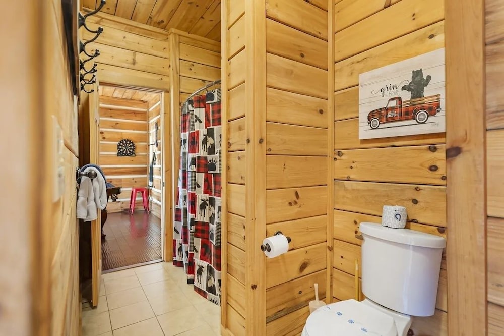Hillbilly Hideaway 4 Bedroom Cabin