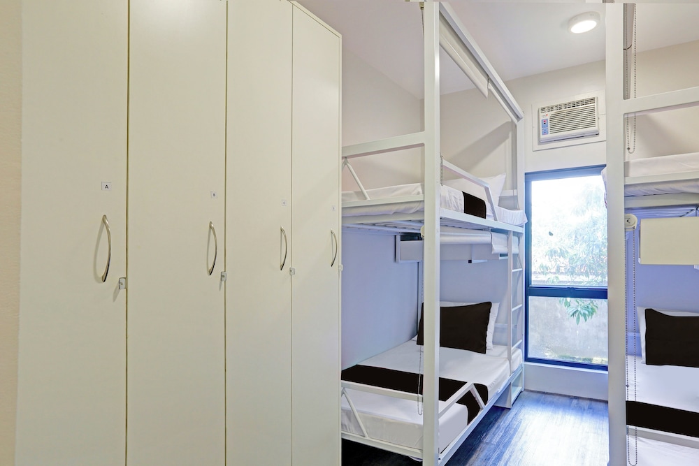 MyTown Madrid, Classy Hostel Bunkbeds Makati Metro Manila