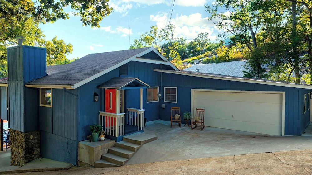 Lake Home Oasis - Sleeps 18