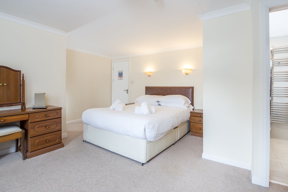 Trewern Arms Hotel