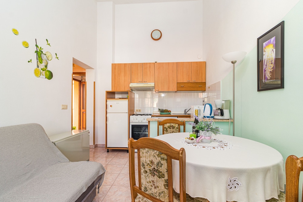 Apartment Nicole 100m from the beach view 4