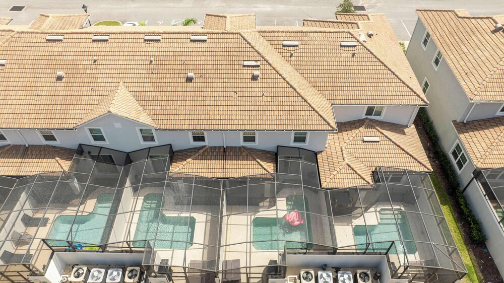 Stunning 4Bd With Pool At Storey Lake Resort 4821