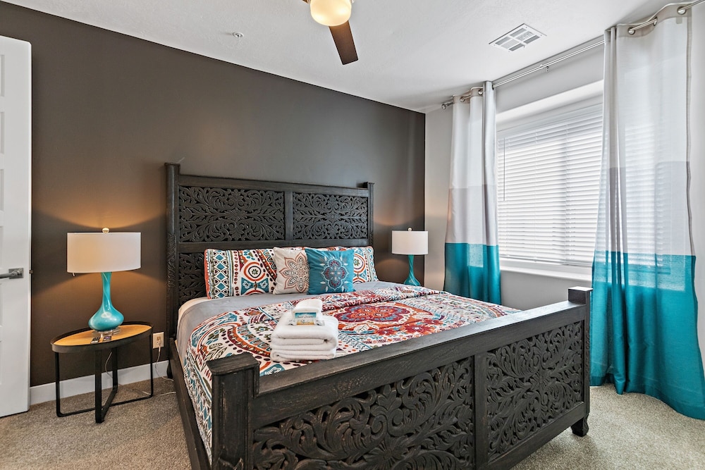 Grand Coral Estate 6 Bedroom Townhouse
