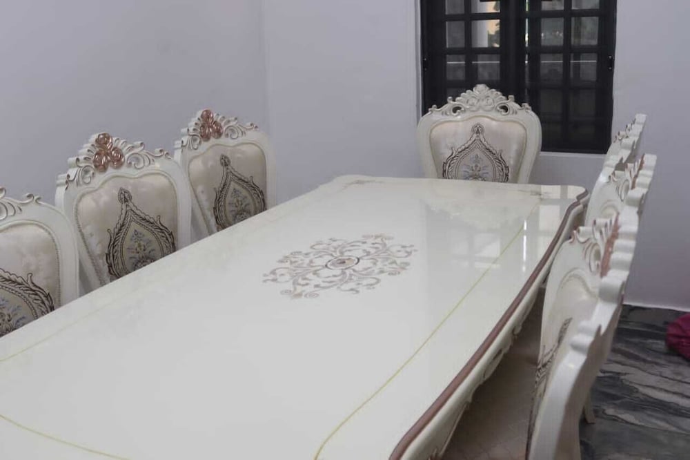 CREMYARK HOME APARTMENTS