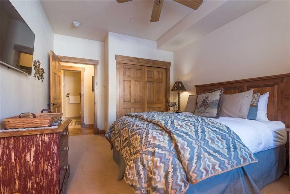 3109 Champagne Lodge, Trappeur's Crossing Apartment 3