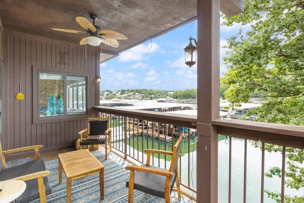 Stunning Lake Views, Pools, Wildlife, Pet-friendly