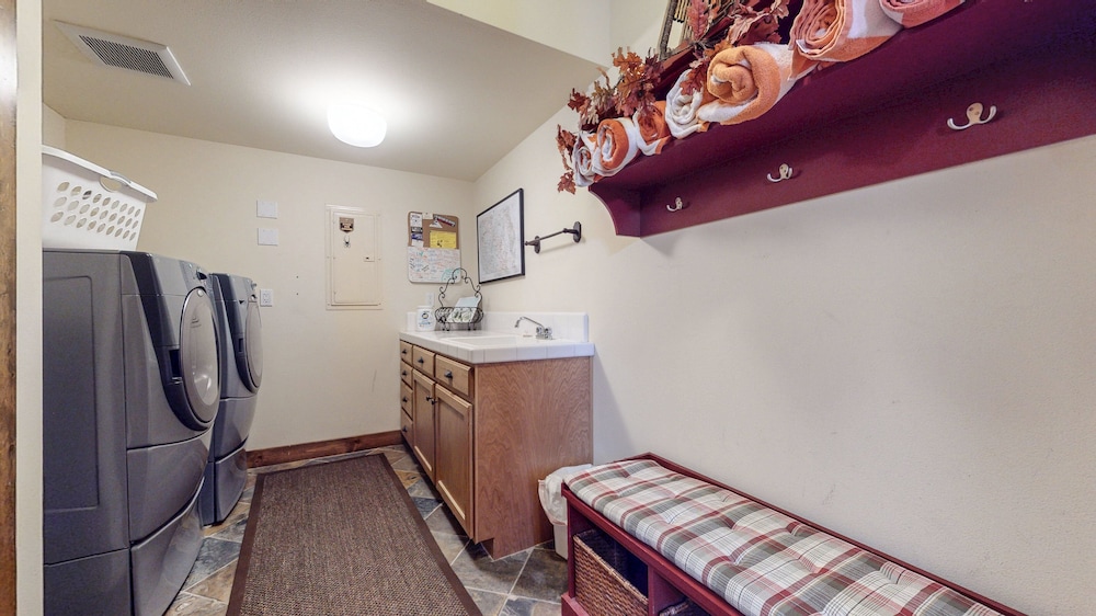 Snowcreek Vi The Lodges #1197 3 Bedroom Condo