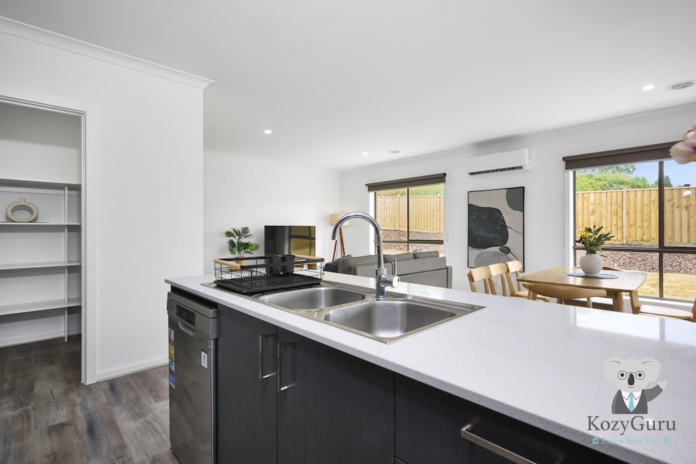 Kozyguru | Pakenham | Comfortable 4-Bedroom House