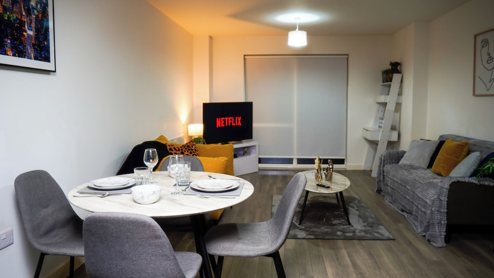 Halo Apartment