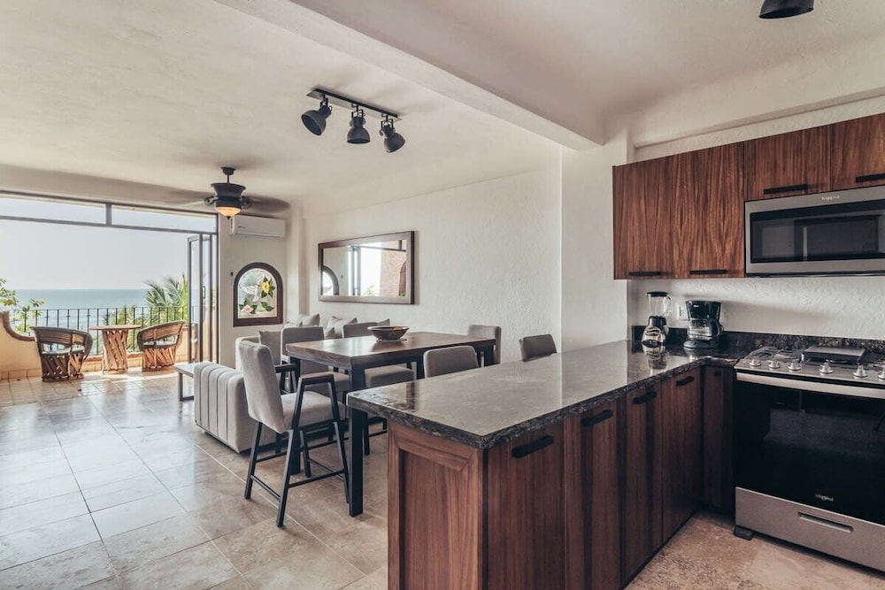 Ocean View 1Br Condo-balcony-beach-pool - 502