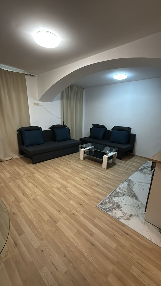 Cozy 1BR Plus LR Near Amusement Park