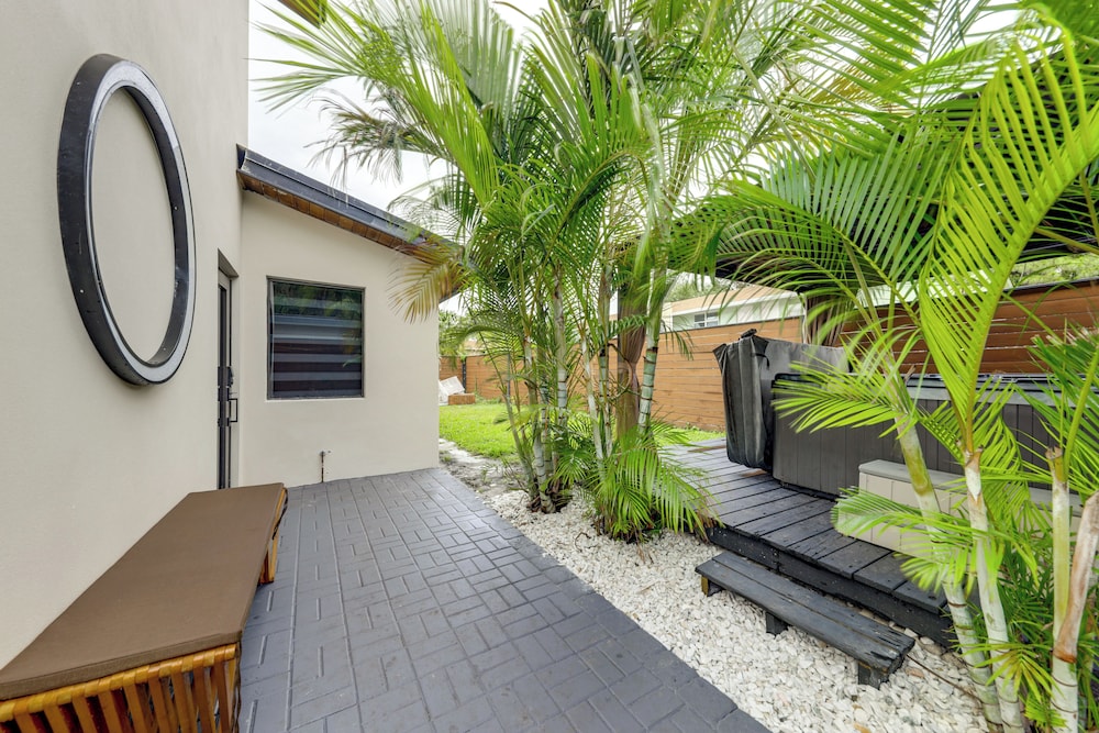 4 Mi to Beach: Modern Condo in Wilton Manors