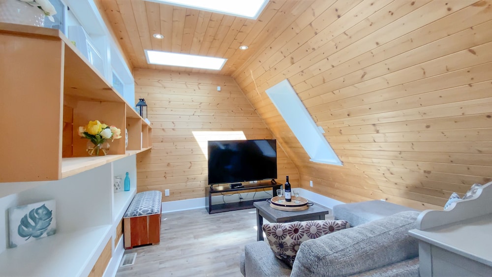 Kelowna Bed & Breakfast (CHATHAM HOUSE) - Image 2