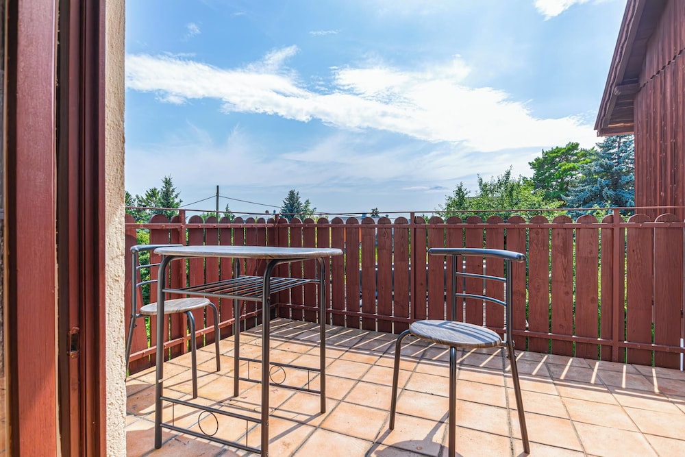 Cozy House Terrace &Garden Sleeps 34