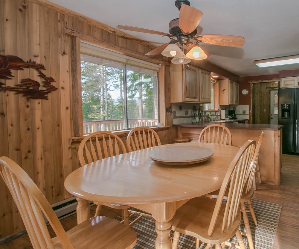 Ole' Berg's Den in Lake Wenatchee