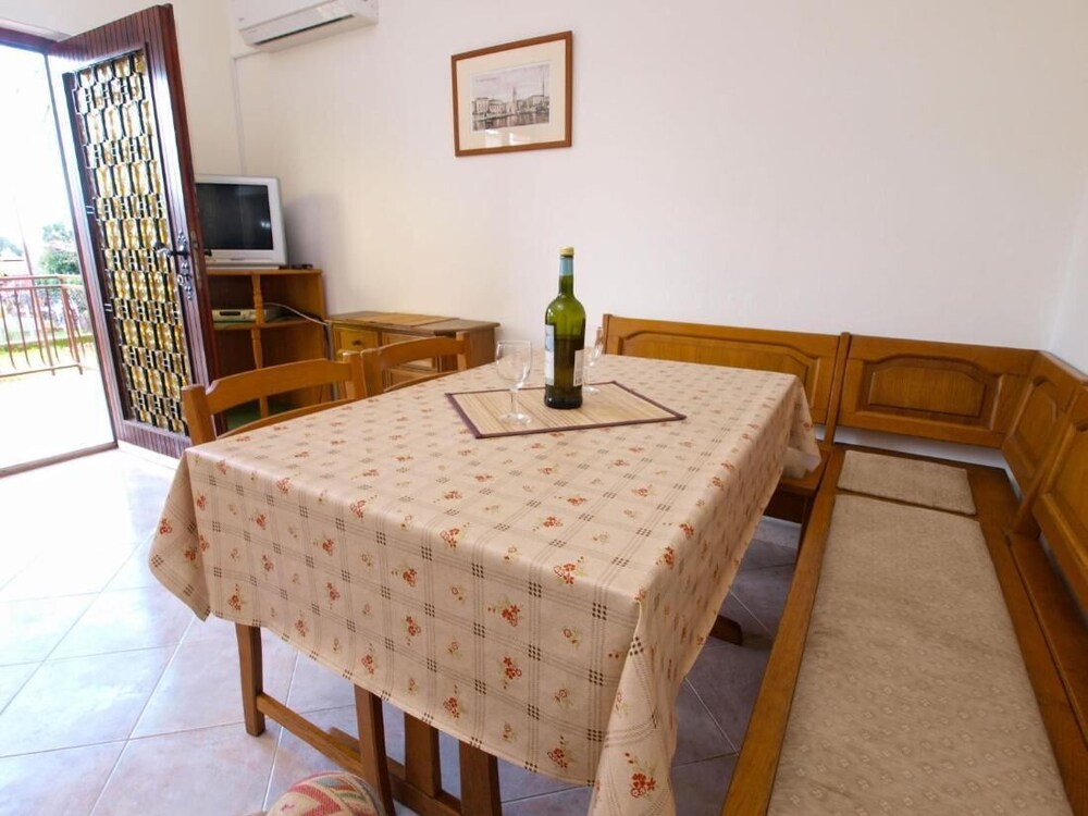 Relaxing Apartment With Outdoor Space in Fažana
