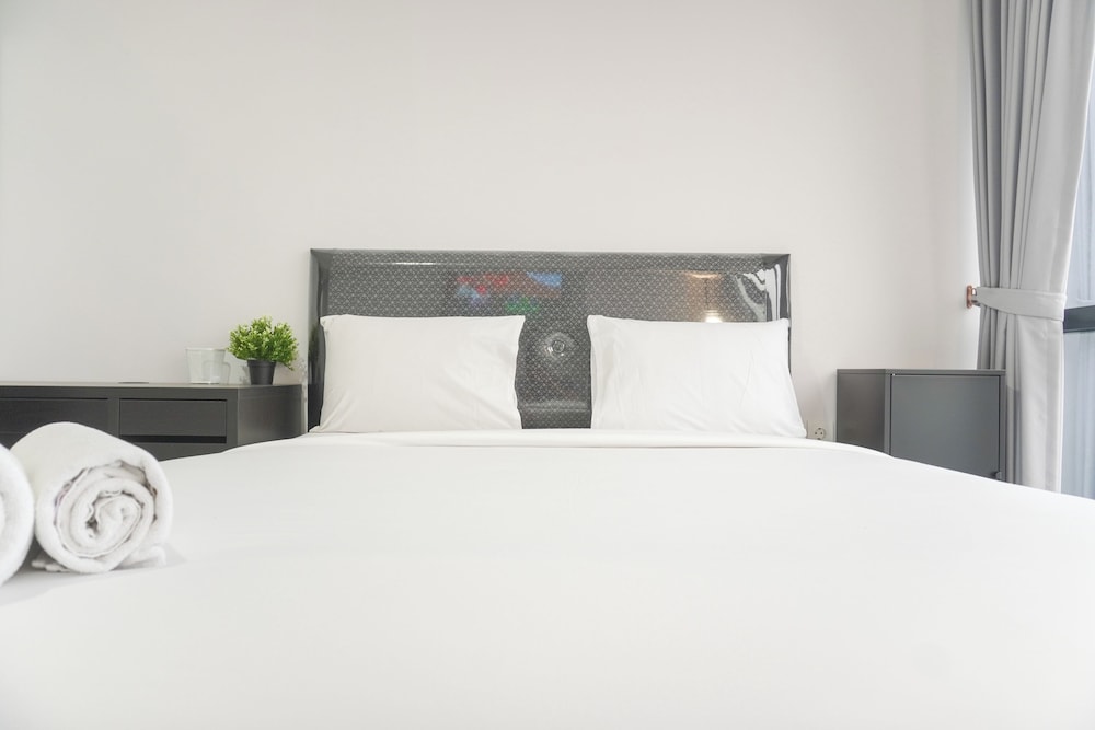 Cozy and Elegant Studio The Smith Alam Sutera Apartment