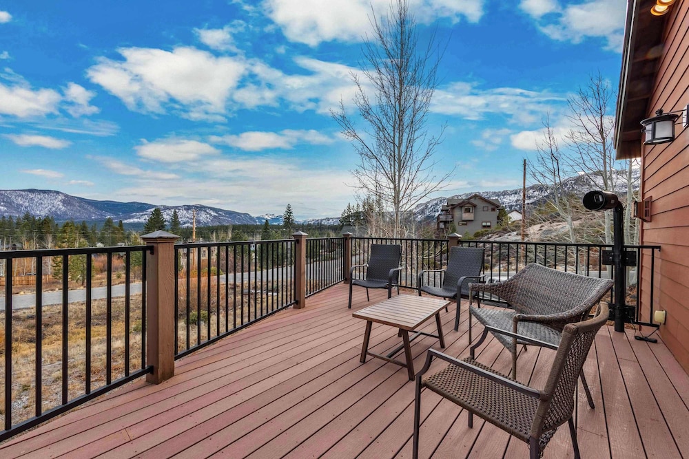 Lookout Point Retreat for 6