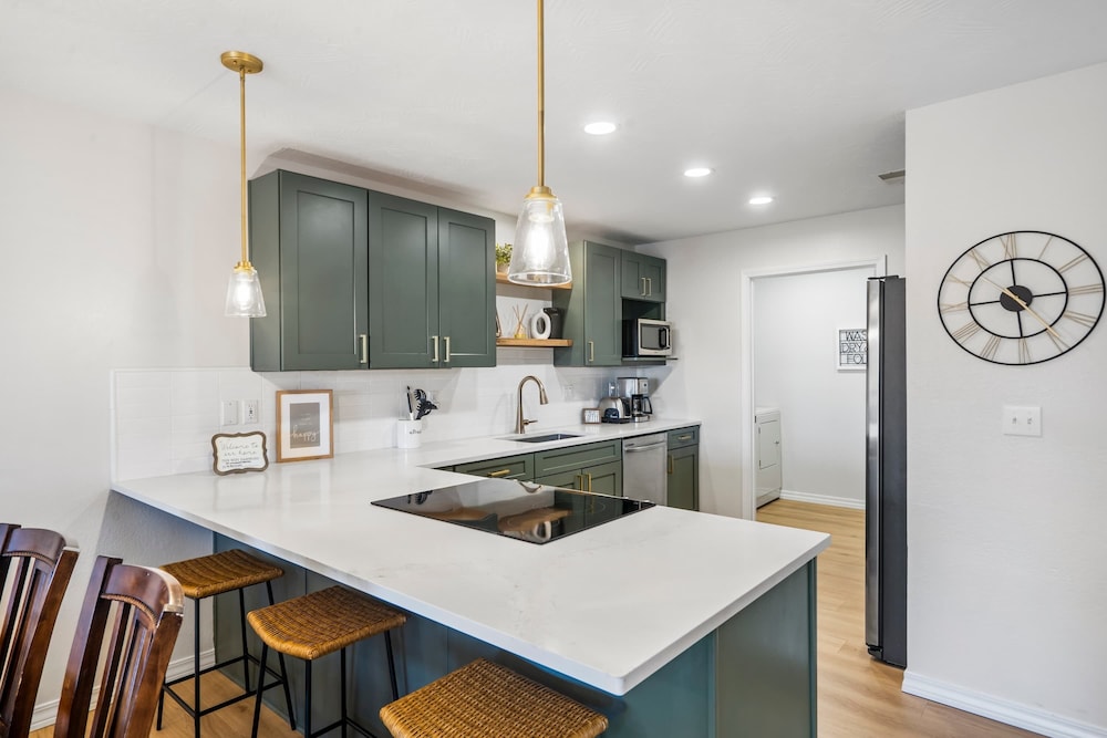 Avondale Hideaway Condo for 6