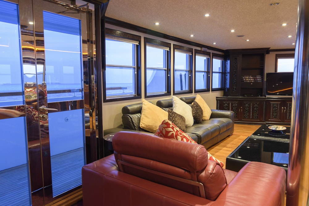 Dhaainkan'baa - Luxury Yacht photo 2