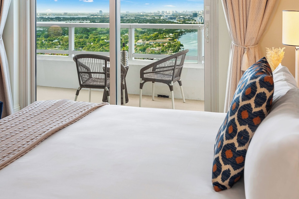 Luxury Vacation Rentals at Fontainebleau Miami Beach by LRMB