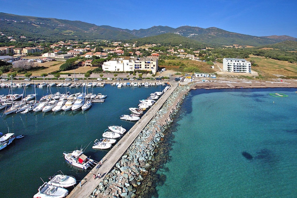 Res. Villa Tyrrenia, Macinaggio/rogliano, Apartment With bay View en Rogliano