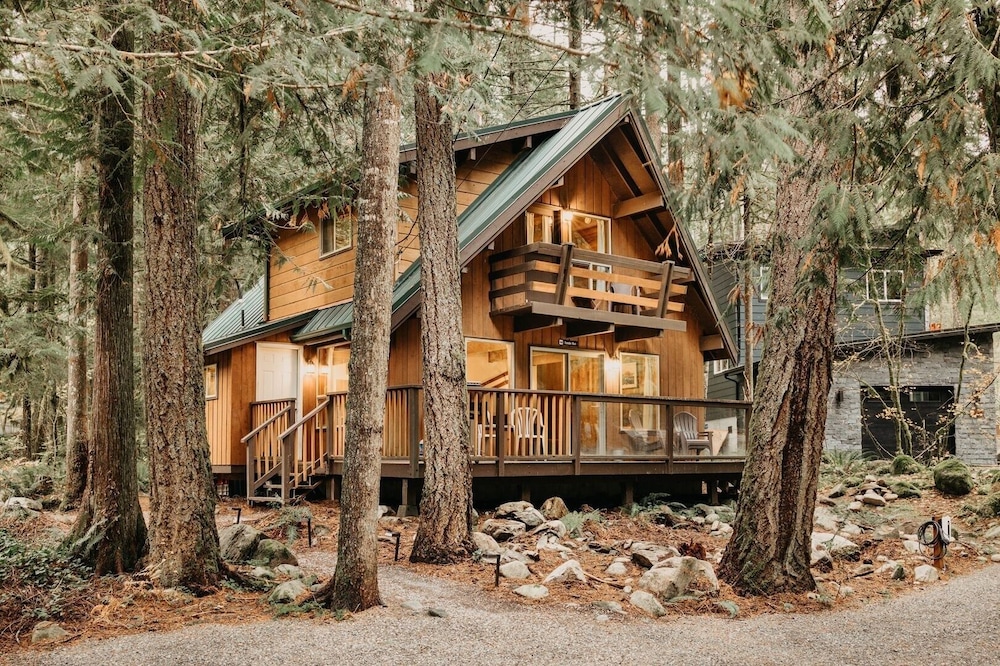 27gs - Bbq - Pets Ok - Wifi - Sleeps 10 3 Bedroom Home by RedAwning