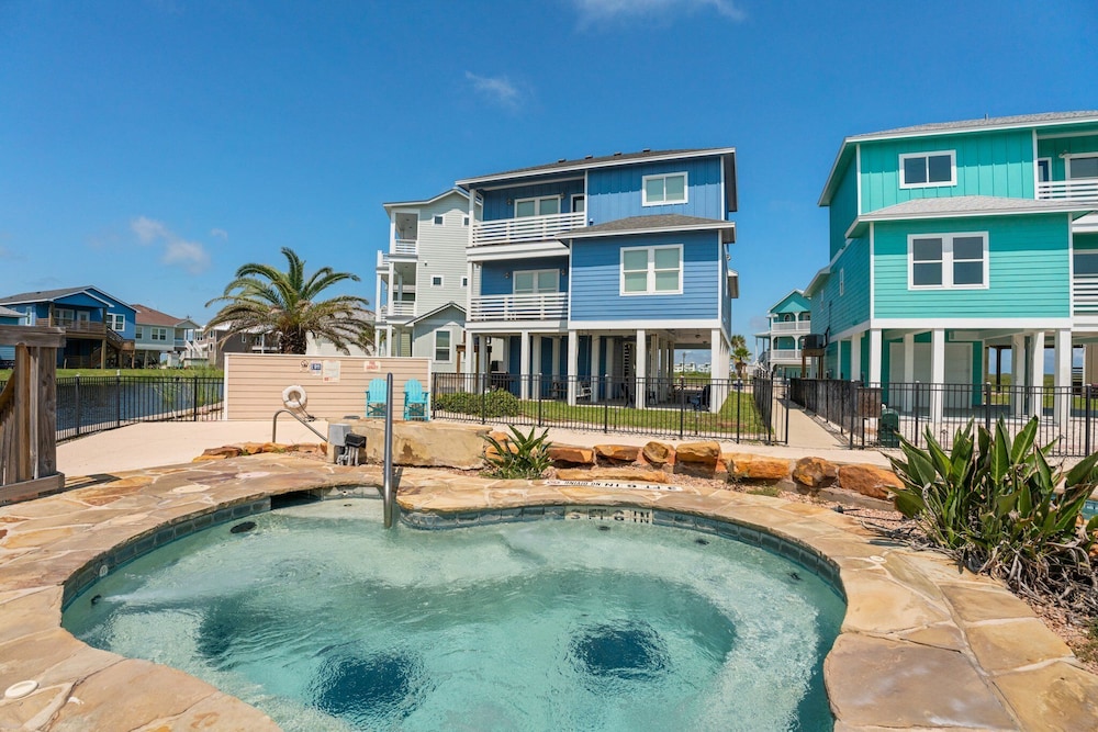 Chancla - Pet Friendly! Community Pool!