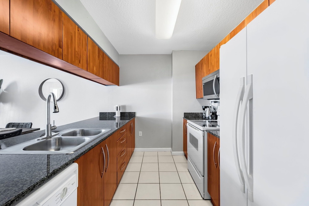 Chic Condo in Brickell Pool & Gym
