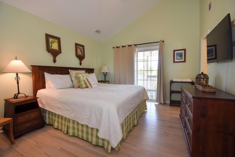 Spacious 4-bed, 4-bath Home in the Heart of Fripp Island