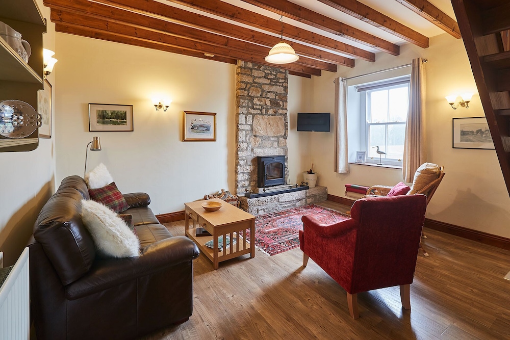 Host Stay Wodencroft Cottage view 5