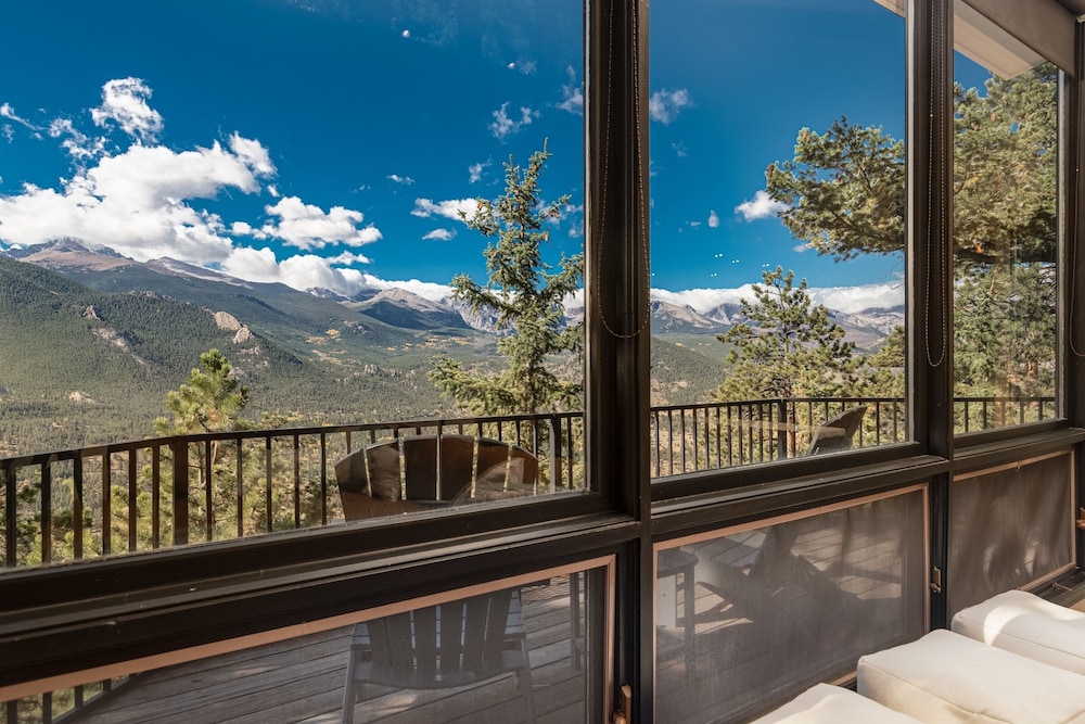 Cedar Upper Luxury Vacation At Windcliff 3 Bedroom Home by RedAwning - Property Image 8