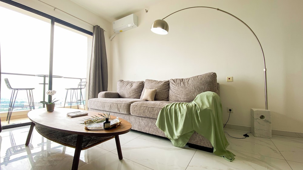 Luxury 2Br With Working Room At Sky House Bsd Apartment
