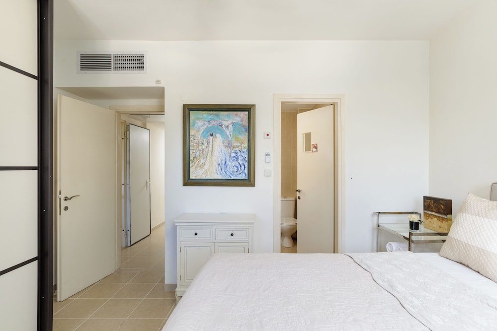 Comfy & Terrace neear Beach by FeelHome view 3