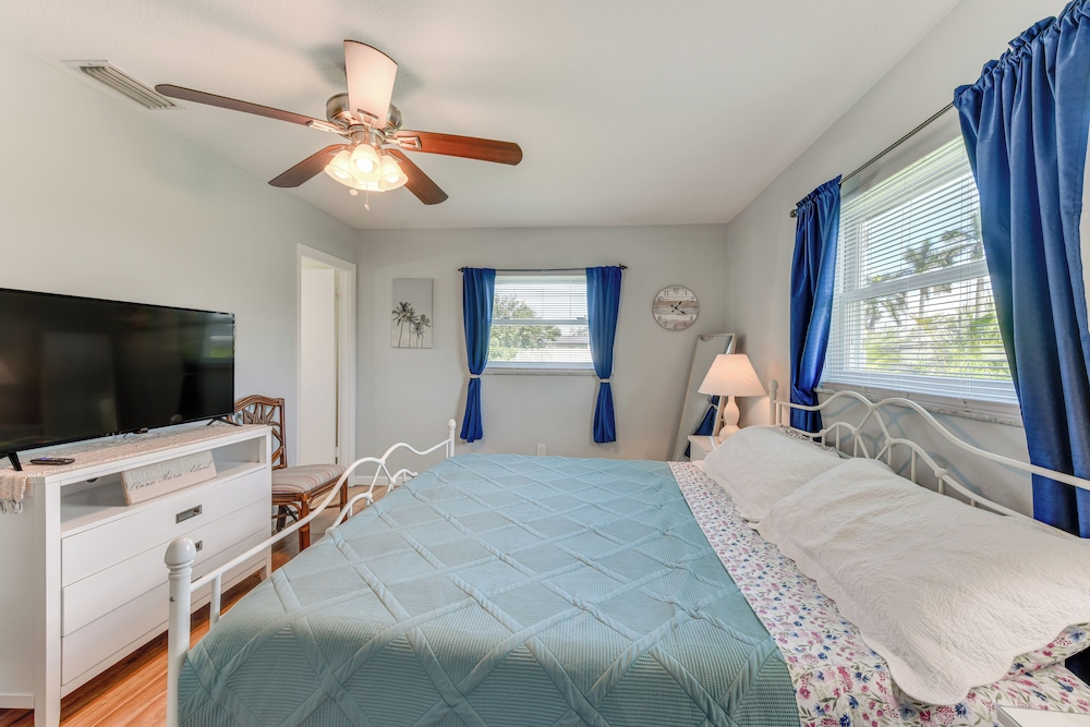 Beach Gear Provided! Cozy Family Home in Bradenton