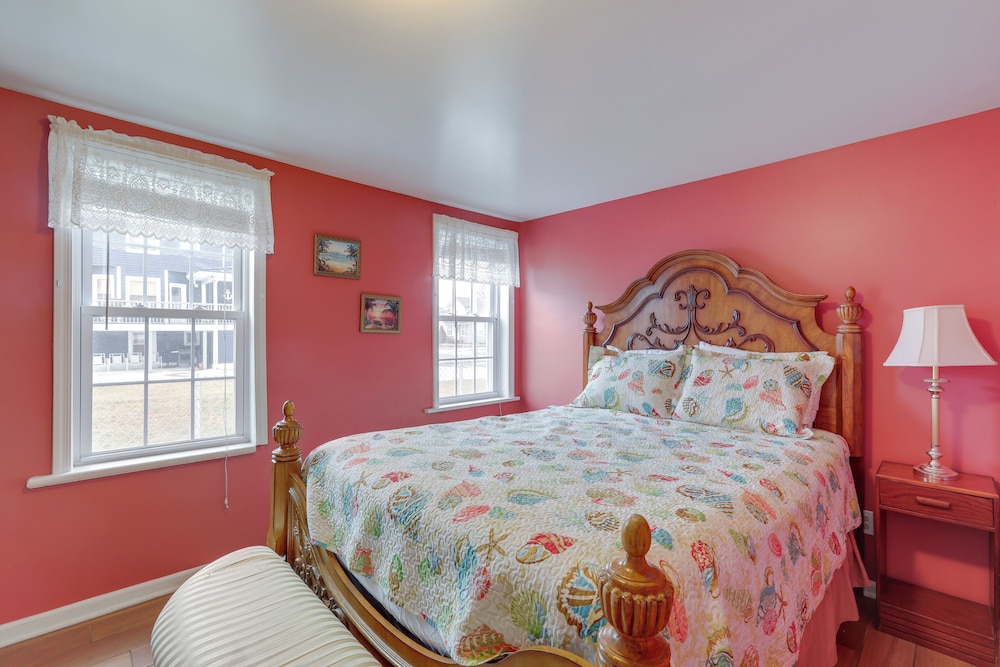< 1/2 Mi to Beach: Wildwood Getaway w/ Patio!