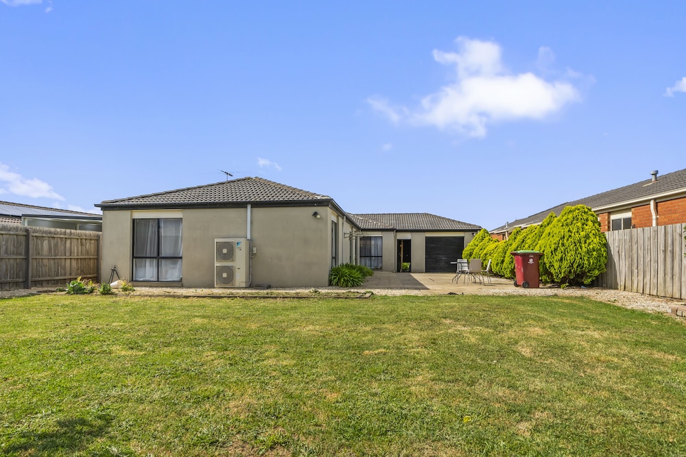 StayAU Stunning 4BRHouse Berwick