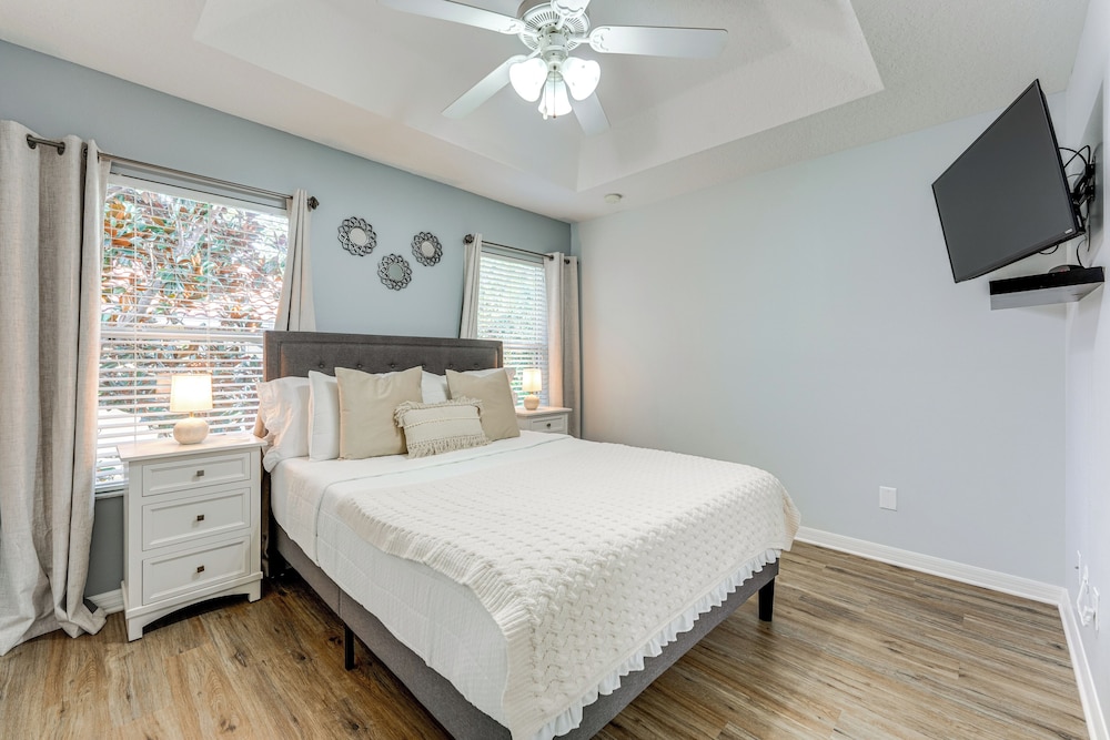 2 Mi to Wdw: Townhouse w/ Patio & Pool Access