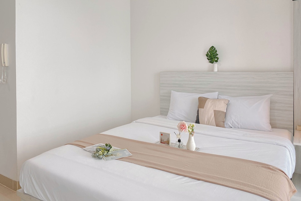 Comfort And Simply Look Studio Lrt City Bekasi Apartment