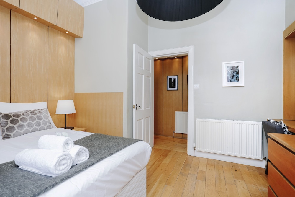 JOIVY Bright 2Br Apt W/ Stunning View, Next To Edinburgh Castle view 4