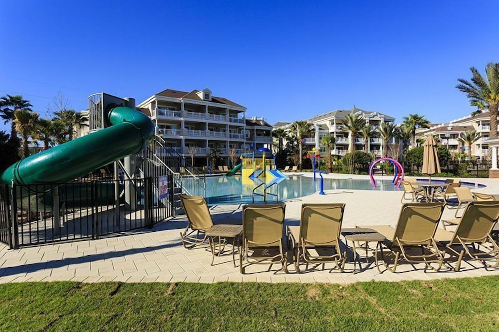 Stunning 5 Bd Home w/ Pool Close to Disney 7420 - Image 2