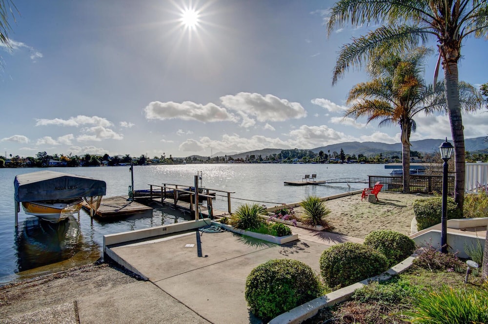 4 Br Waterfront , Private Beach 4 Bedroom Home by RedAwning