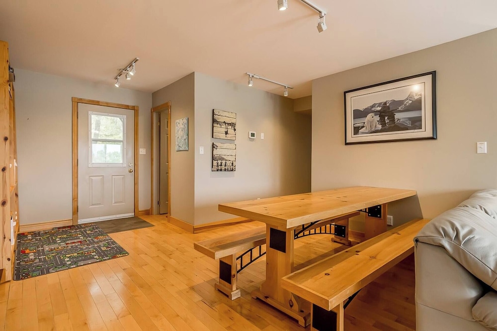 Muskoka Lakeshore Cottage Bliss
