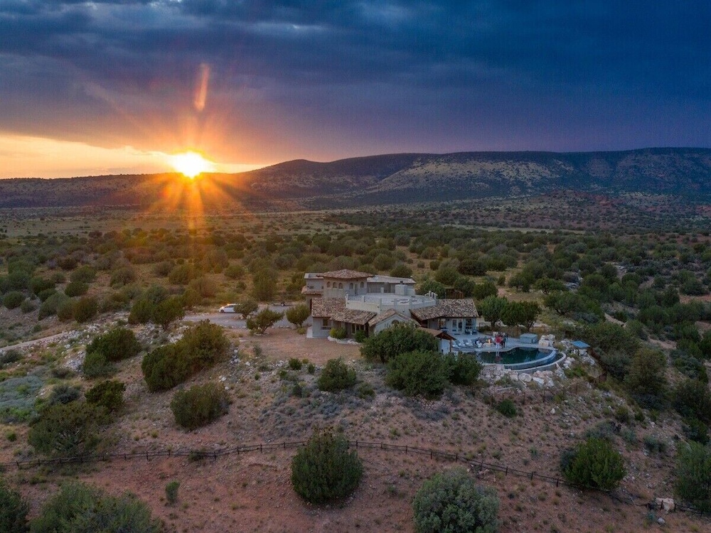 The Sanctuary at Sacred Mesa-infinity Pool-sedona