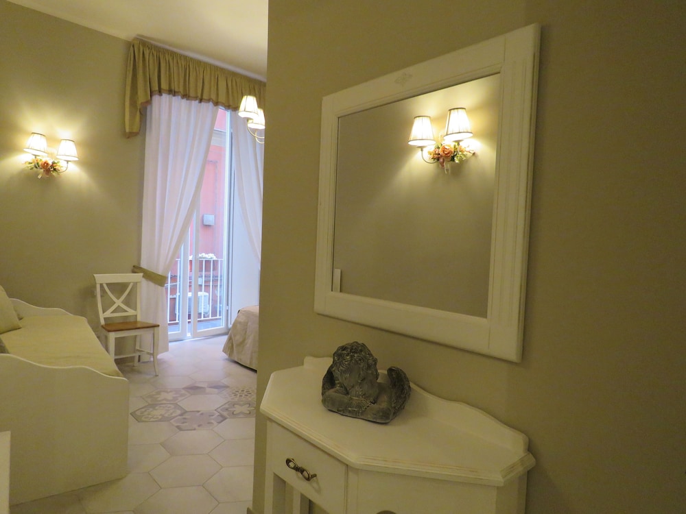 Amoret Apartments