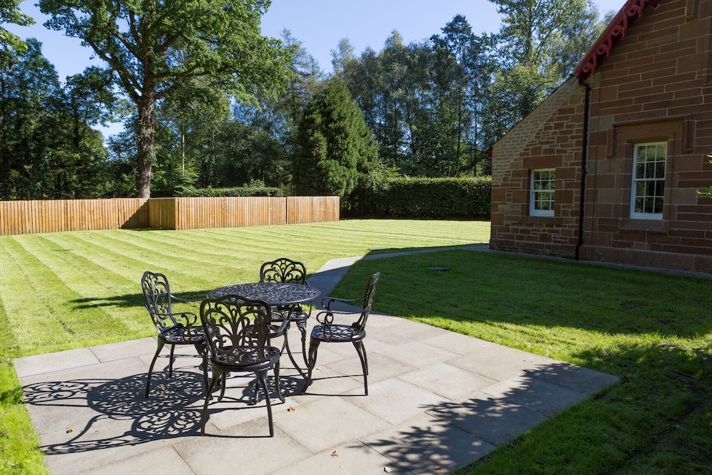 Luxury Lodge With Garden in a Grade II' Listed Estate view 5