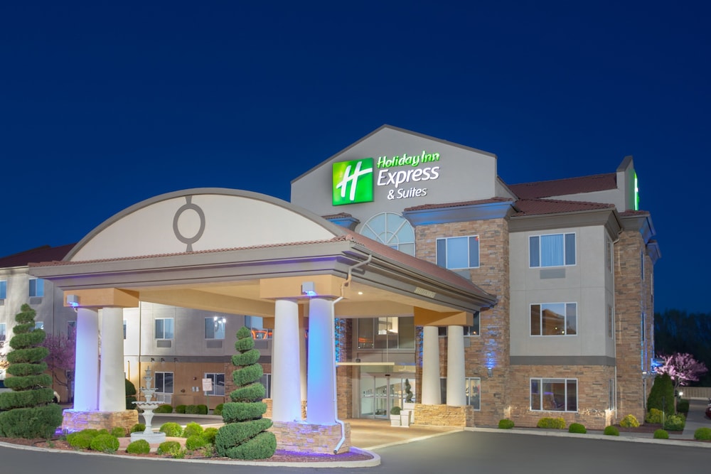 Tucumcari Vacations - Holiday Inn Express  Suites Tucumcari, an IHG Hotel - Property Image 1